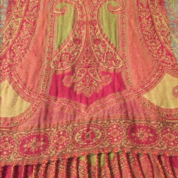 Vintage Luxurious long fringed scarf. - Picture 4 of 5